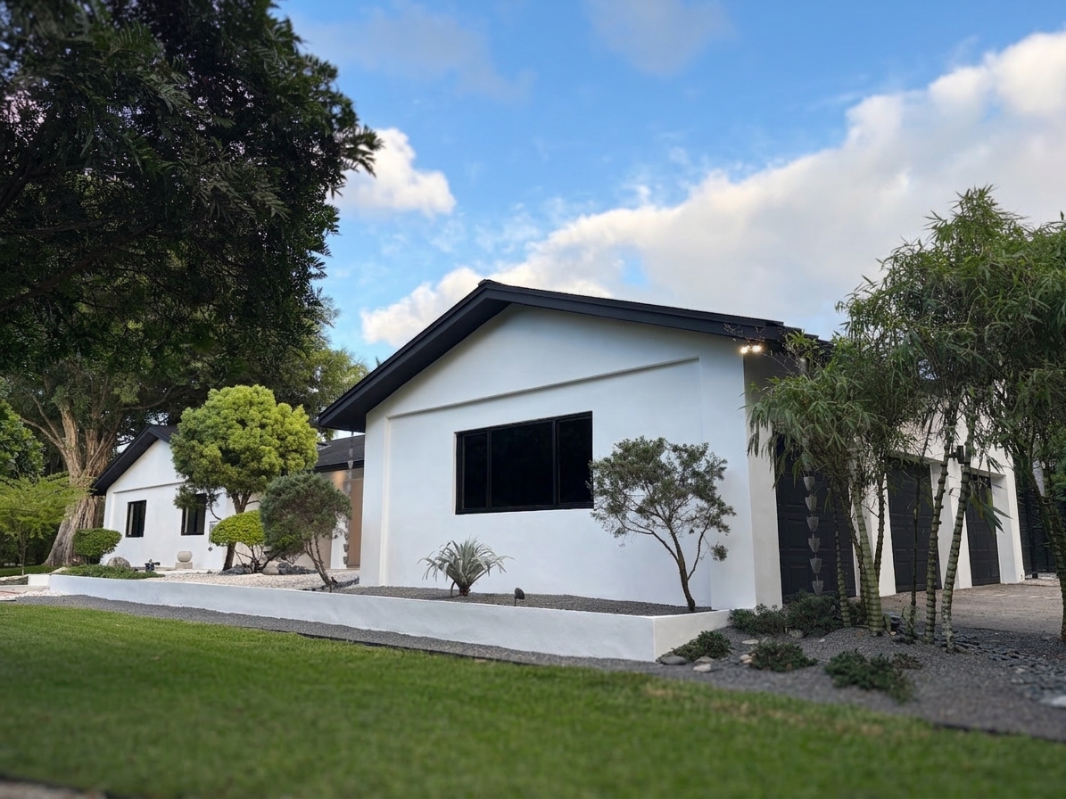 Motor court west entrance with Areca palms